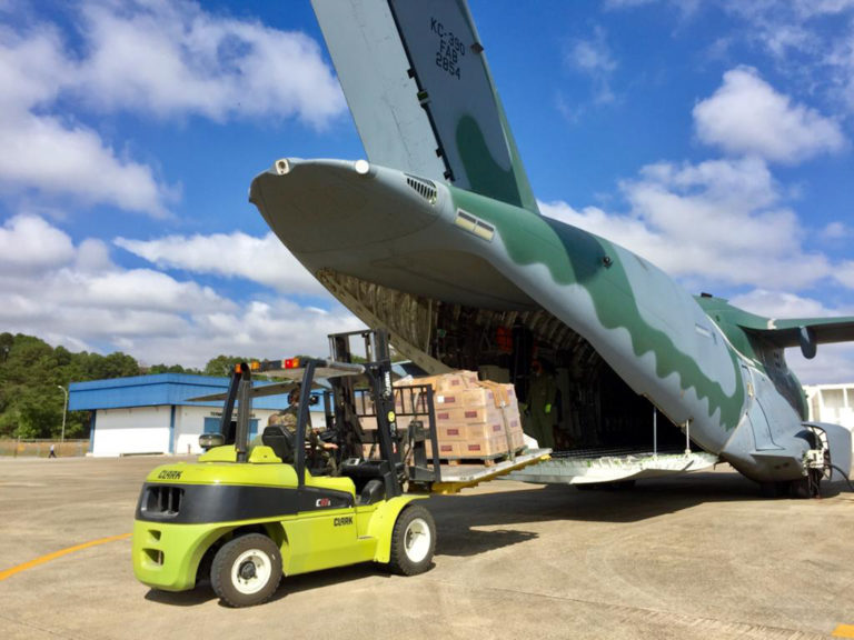 Aviões da FAB transportam mais de 25 toneladas de equipamentos e insumos hospitalares para Manaus