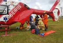 Bombeiros e equipe do SAMU resgatam vítimas de acidente de trânsito na BR-20, em Sobradinho