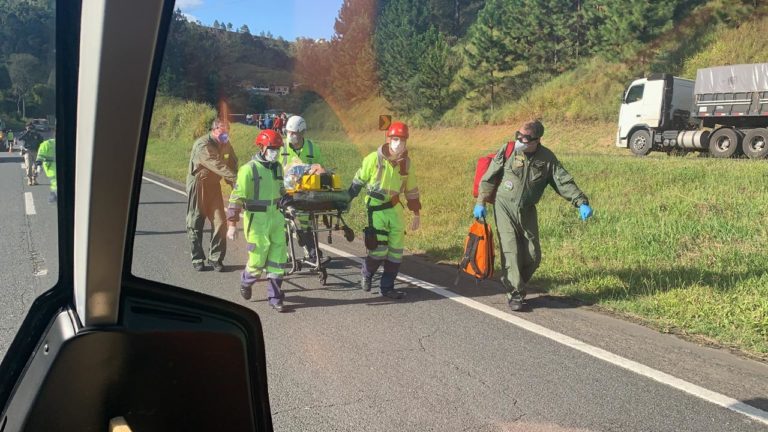 Equipes do BPMOA e da concessionária Arteris resgatam motociclista ferido na BR-116, PR