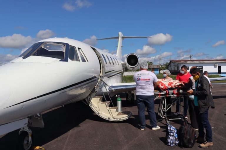 Táxi Aéreo contratado emergencialmente pelo Governo do Amazonas transporta paciente de Eirunepé para Manaus