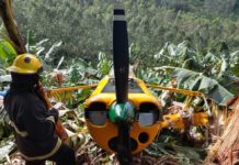 Piloto de avião agrícola sai ileso após pouso de emergência em plantação de bananas em Ilhota, SC