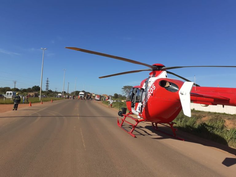 Bombeiros e helicóptero de resgate são empregados no socorro de vítima de acidente de trânsito na DF-130
