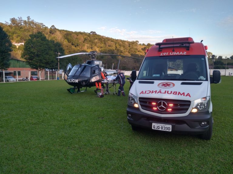 Aeromédico transporta paciente com AVC e socorre vítima de queda de árvore no Oeste Catarinense