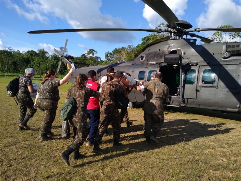 SAMU e Exército Brasileiro socorrem jovem com gravidez de risco para hospital em Tabatinga, AM