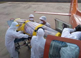 Corpo de Bombeiros transporta paciente com COVID-19 do Distrito de Surpresa para Porto Velho, RO