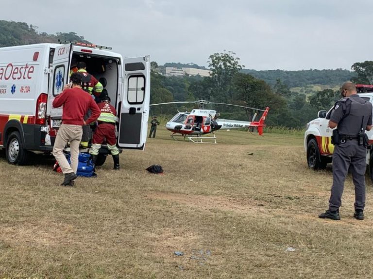Bombeiros, ViaOeste e Águia da PM são acionados para resgatar vítimas de acidente de trânsito em São Roque