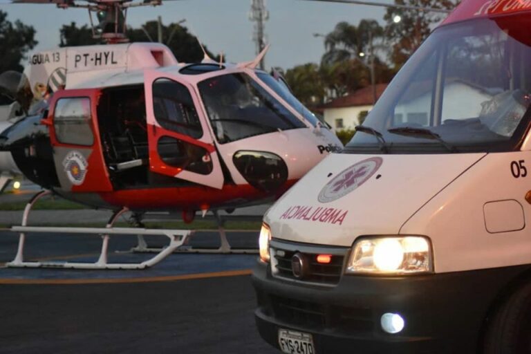 Equipe aeromédica do Águia 13, bombeiros e SAMU resgatam vítimas de acidente de trânsito na SP-123
