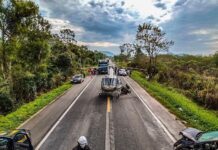 Bombeiros e equipe aeromédica do Águia 01 de Joinville resgatam vítimas de acidente na BR-280, SC
