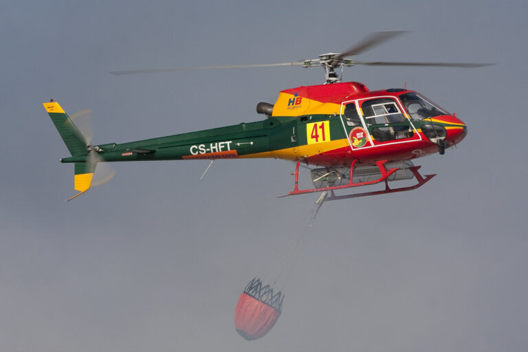 Colisão com linhas de alta tensão causou acidente durante combate a incêndio florestal em Portugal