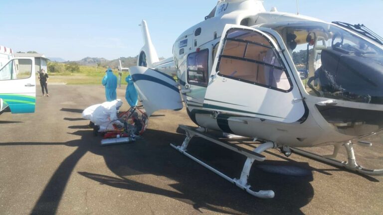 Coordenação de Operações Aéreas da Subsecretaria Militar transporta pacientes com COVID-19 no RJ