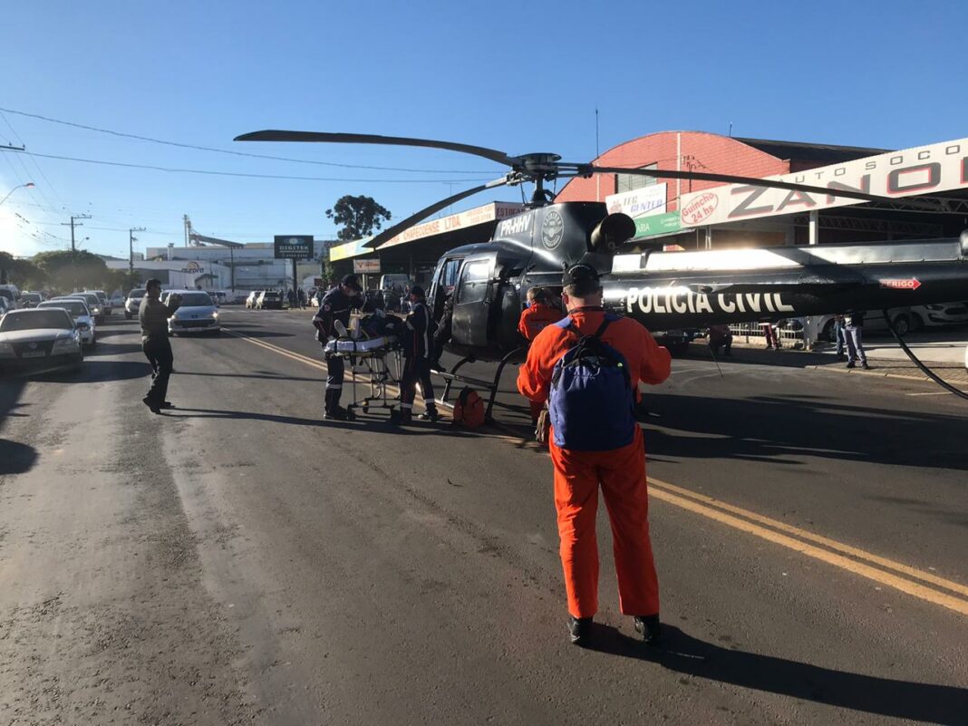 Vítima de acidente de trânsito é resgatada por equipe aeromédica em Chapecó, SC