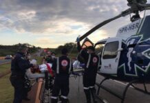 Jovem atropelada na BR-158 recebe atendimento especializado e é levada de helicóptero para hospital em Campo Mourão, PR