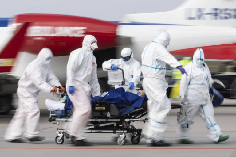 Não nos esqueçamos dos que se foram, nem daqueles que se arriscaram a ir para que ficássemos