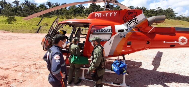 Vítimas de acidente na BR-101 são resgatadas por equipes do SAMU e do helicóptero Falcão 05, em Alagoas