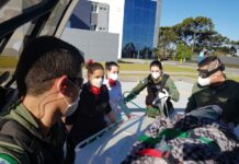 Vítima de queda é resgatada por bombeiros e equipe aeromédica do BPMOA em Campo Magro, PR