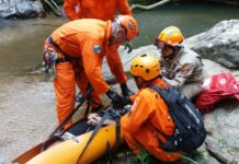 Grupamento de Operações Aéreas realiza duas missões de salvamento no RJ, uma no mar e outra na mata