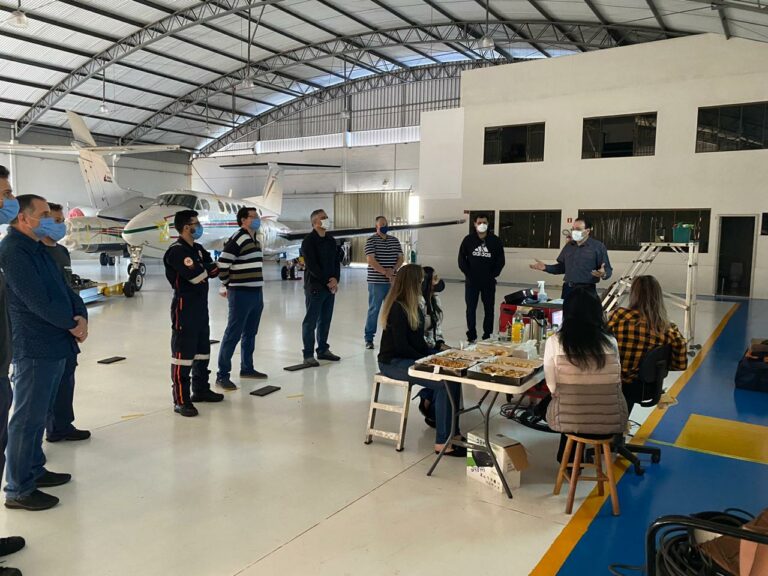 Serviço aeromédico de Maringá reforça a segurança de voo e médicos e enfermeiros passarão a usar macacões de voo antichama