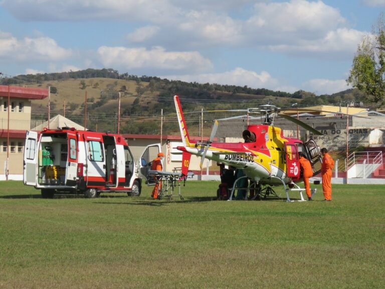 Criança ferida por bomba é resgatada pelo SAMU e levada de helicóptero para hospital em Belo Horizonte, MG