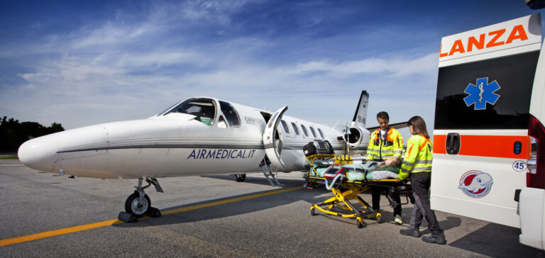 Estudo italiano descreve e recomenda procedimentos para o transporte de pacientes críticos em aviões