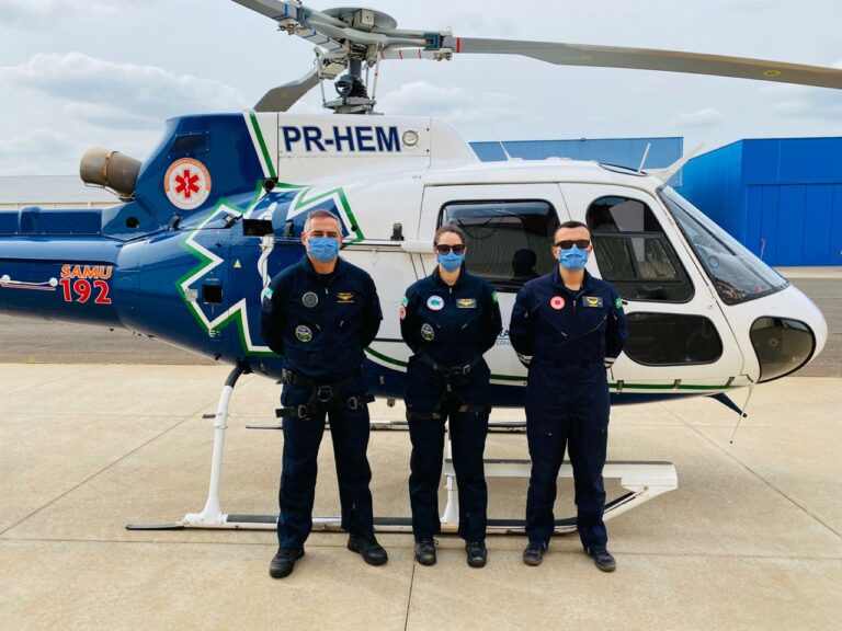 Médicos e enfermeiros do SAMU 192 utilizam macacões de voo antichama em operações aeromédicas no PR
