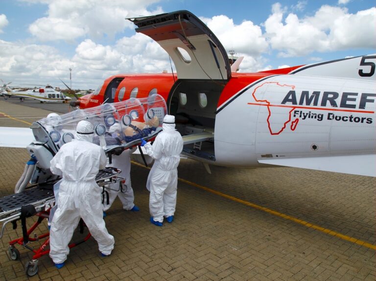 Saiba como foi o transporte de mãe e filho de 4 anos com COVID-19 das Ilhas Comores para Nairóbi, Quênia