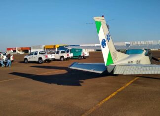 Avião da Polícia Militar e equipes da Secretaria de Saúde distribuem medicamentos no Paraná