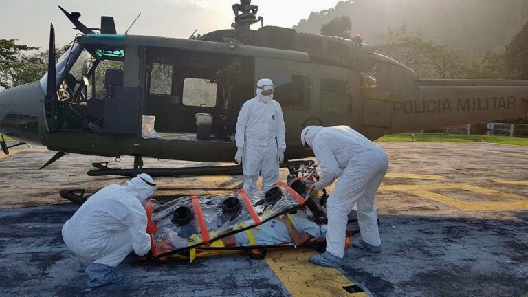 Helicóptero da PM é utilizado para transportar paciente com COVID-19 no Rio de Janeiro
