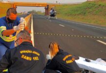 Após sofrer grave acidente, motociclista é socorrida por equipes do SAMU e VIAPAR e levada de helicóptero para Maringá, PR