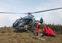 Bombeiros e equipe do Falcão 08 do Batalhão de Operações Aéreas da PM resgatam montanhista no Pico Paraná