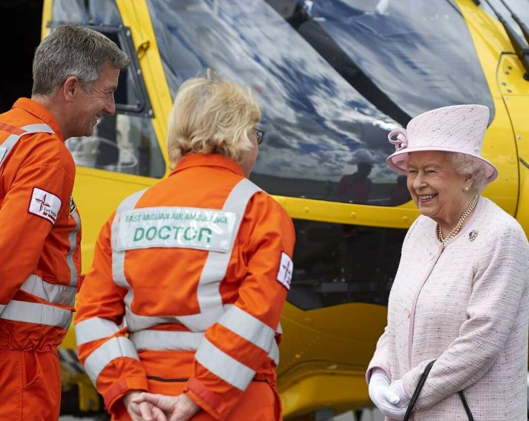 Helicopter Emergency Medical Service recebe homenagem do príncipe William na Inglaterra. Foto: Divulgação