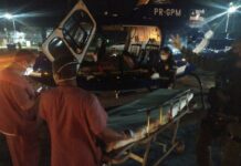 Helicóptero da PM realiza remoção aeromédica noturna de vítima de AVC da Ilha de Itaparica para Salvador, BA