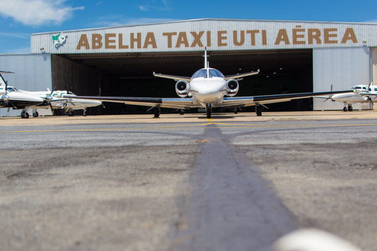 Governo do Mato Grosso renova contrato de serviço para transporte de pacientes críticos em UTI Aérea