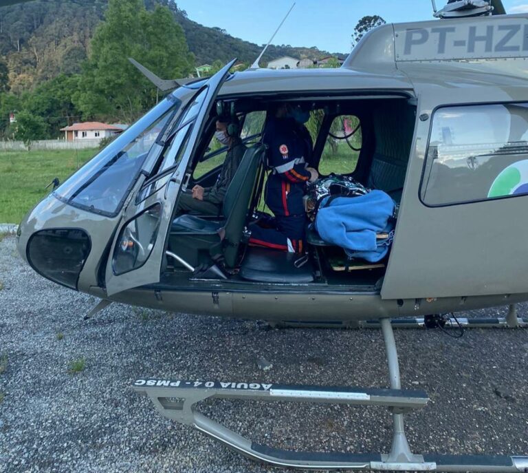 Equipes do Águia 4 da PM e do SAMU realizam remoção aeromédica de paciente de Urubici para Lages, SC