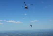 Tripulação do Águia 04 da PM resgata dois alpinistas no Cânion Espraiado, em Urubici, SC