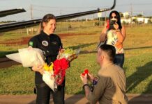 Enfermeira do SAMU disse SIM ao pedido de casamento feito por bombeiro militar logo após ocorrência de resgate aeromédico