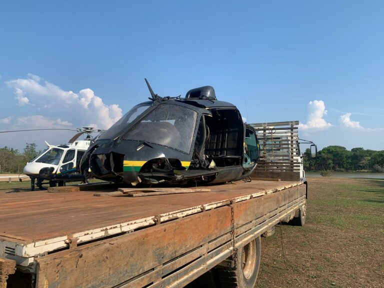 Equipes do CIOPAer do MT e da Força Nacional realizam a remoção dos destroços do helicóptero Nacional 01