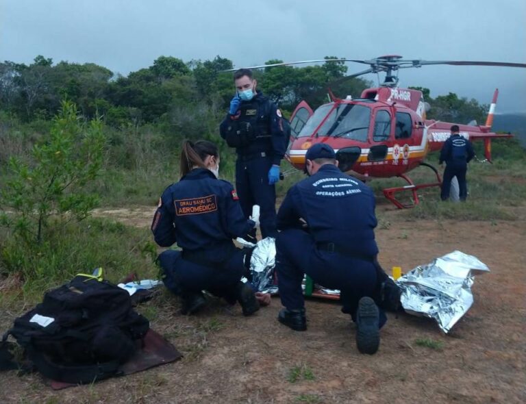 Bombeiros e SAMU resgatam vítima de queda de parapente e em outro atendimento revertem parada cardiorrespiratória, em SC