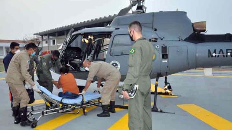 Marinha transporta mulher para hospital em Corumbá após sofrer queda de cavalo em Nhecolândia, MS