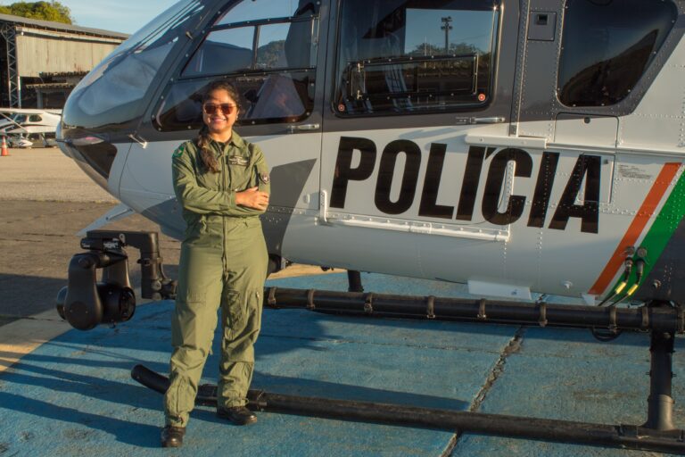 Capitã Lívia Marinho é a primeira mulher comandante de aeronave da CIOPAER do Ceará