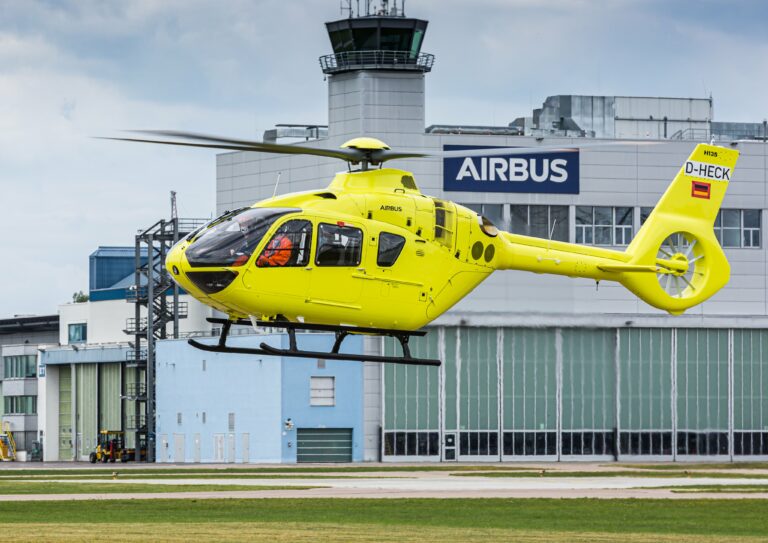 Airbus entrega o 1.400º helicóptero H135 para a operadora aeromédica francesa Mont Blanc