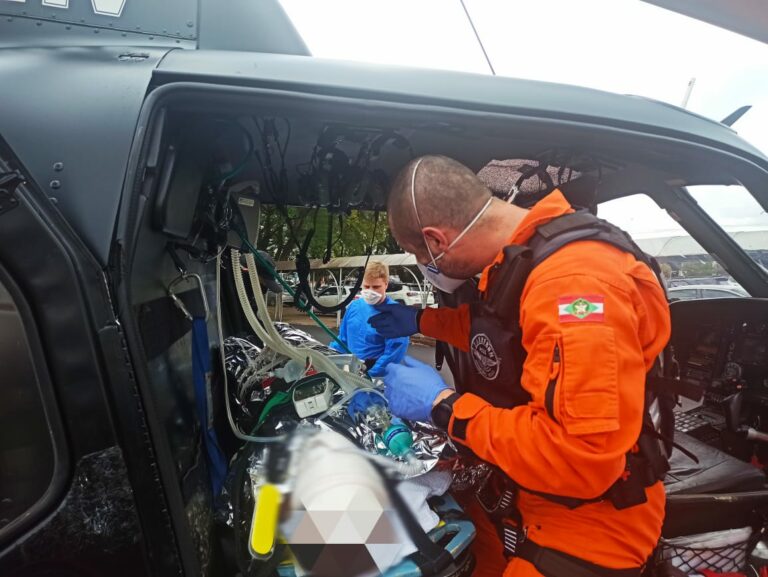 Serviço aeromédico realiza remoção de paciente queimado de São Carlos para hospital de Chapecó, SC