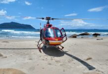 Equipe aeromédica do helicóptero Arcanjo 01 socorre duas vítimas de mal súbito em Florianópolis, SC