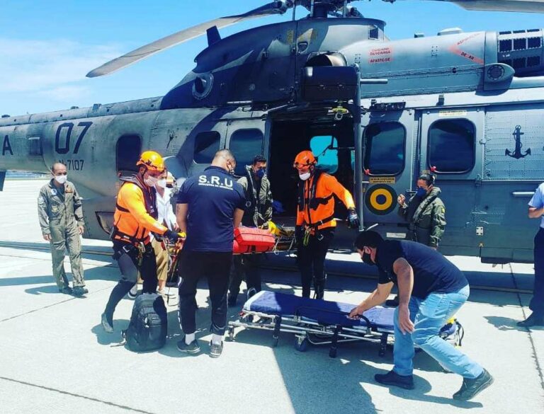 Marinha do Brasil resgata tripulante de navio mercante a 278 quilômetros da costa do Rio de Janeiro