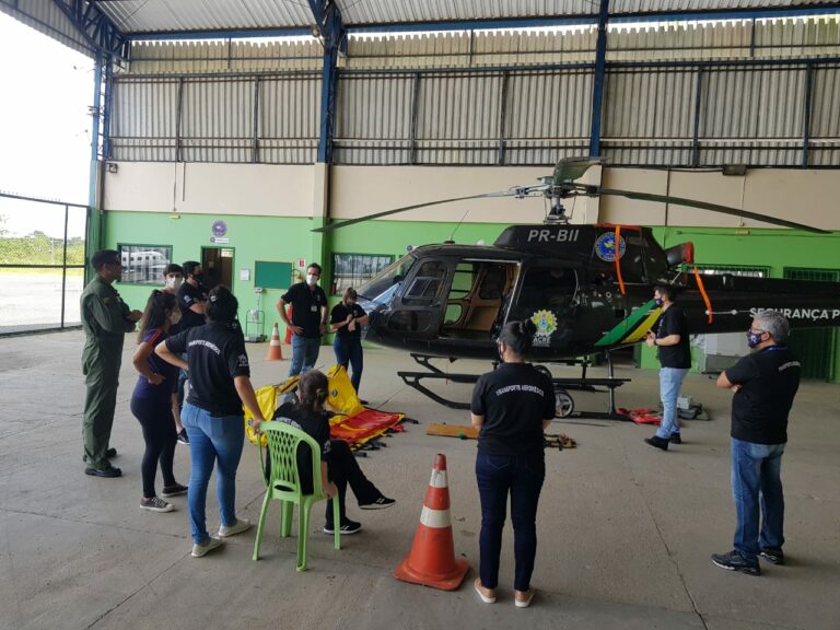 Profissionais da Secretaria da Saúde e do CIOPAER do Acre treinam técnicas para transporte aeromédico