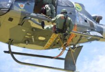 Pilotos, operadores aerotáticos e operadores de suporte médico treinam técnicas especiais no Paraná