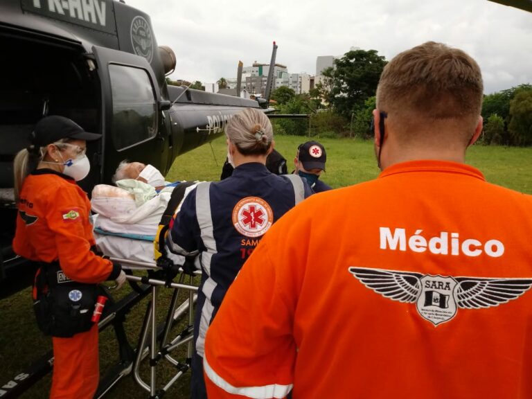 Idoso com infarto agudo do miocárdio é transferido de helicóptero de Chapecó para Xanxerê, SC