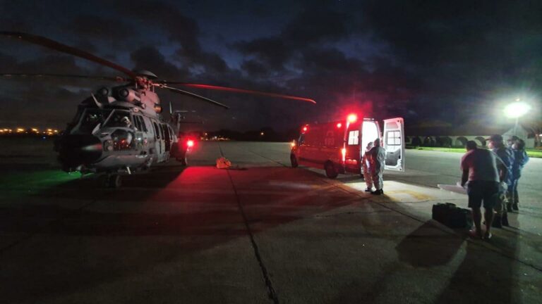 Ação integrada entre Bombeiros e Marinha possibilita o transporte de criança com COVID-19 no RJ