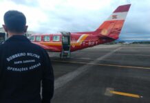 Bebê com problemas cardíacos é transportada em avião do Corpo de Bombeiros de Joinville para Florianópolis, SC