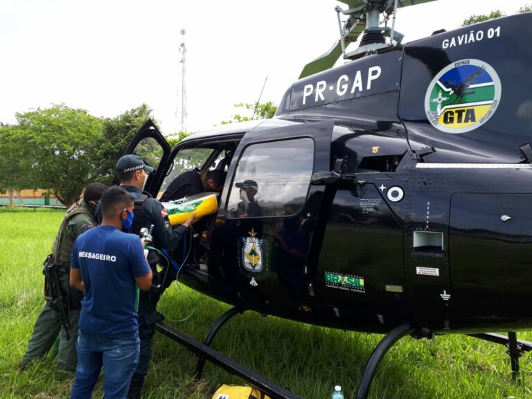 Equipes de resgate se mobilizam para transportar mãe e filho recém-nascido da cidade de Afuá para Macapá, AP