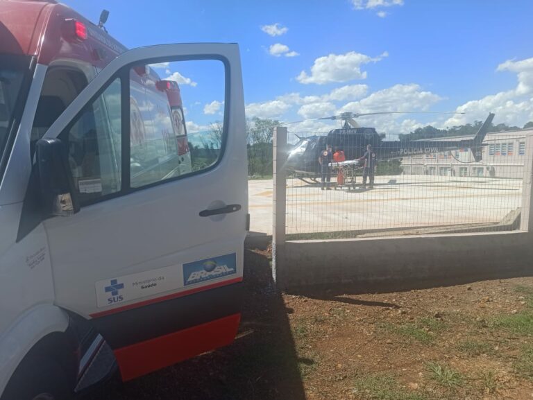 Vítima de acidente de trânsito é levada de helicóptero para Hospital Regional do Oeste, em Chapecó